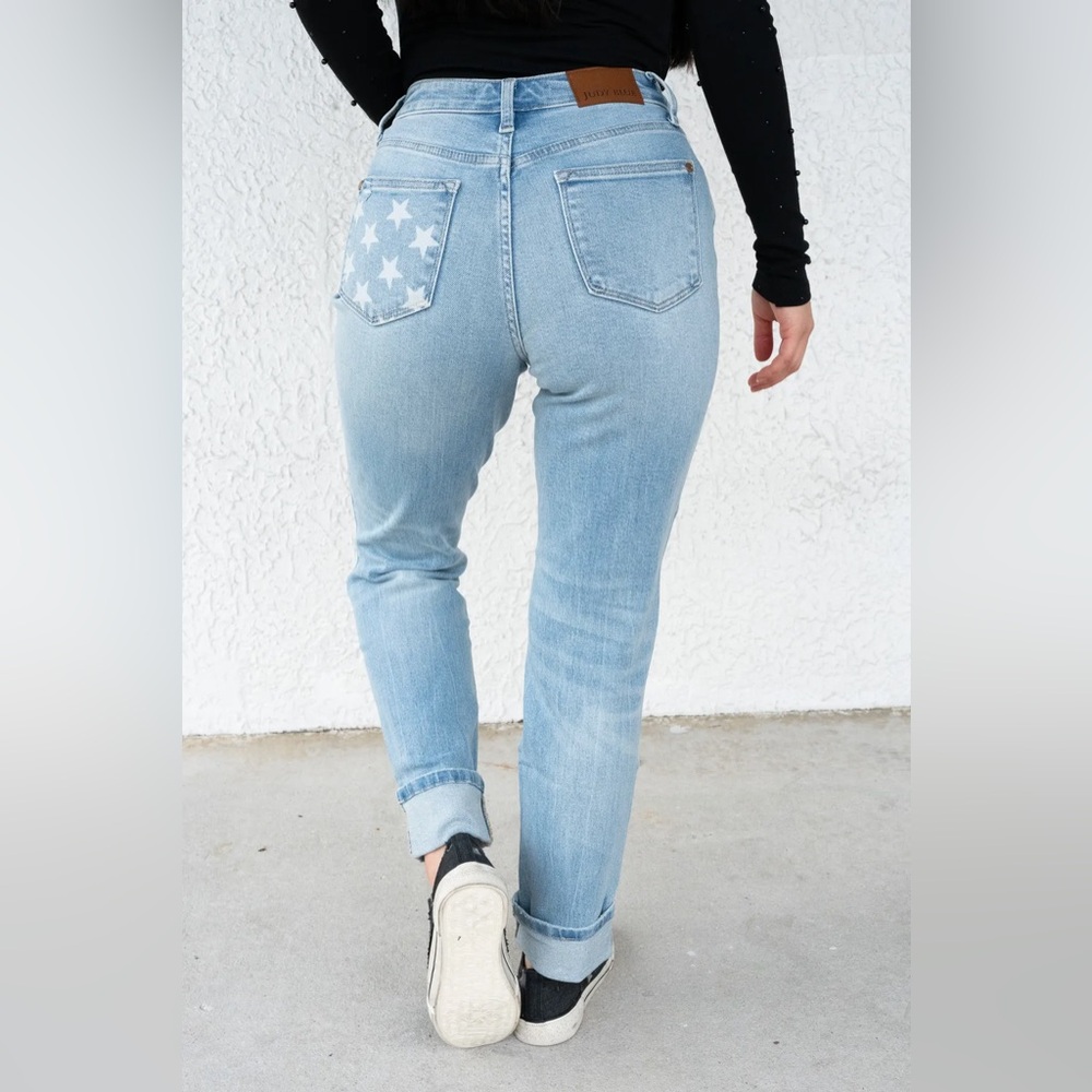 Judy Blue Star Struck Mid Rise Cuff Boyfriend Jeans blue light plus size 22 - Picture 6 of 16